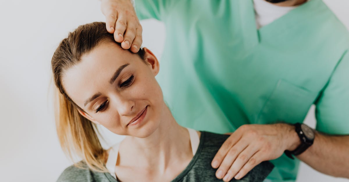 découvrez des stratégies efficaces pour soulager les douleurs cervicales et améliorer votre confort. explorez les causes, les options de traitement et les mesures préventives pour maintenir un cou en bonne santé et améliorer votre qualité de vie.