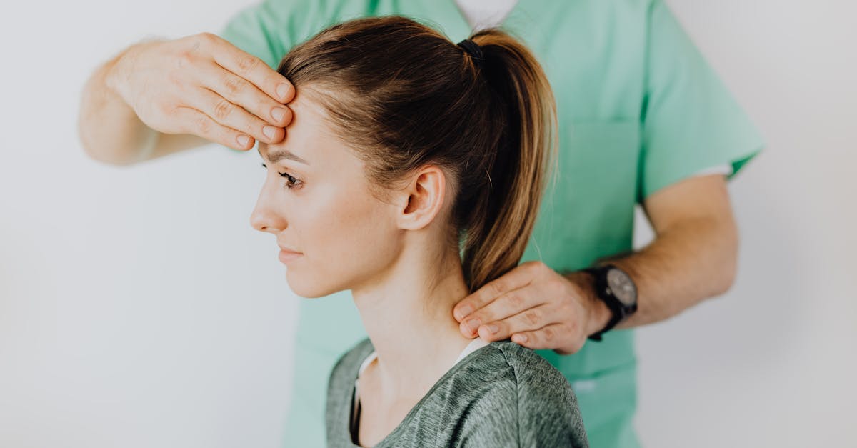 découvrez des solutions efficaces pour soulager les douleurs cervicales. notre guide complet offre un aperçu des causes, des traitements et des mesures préventives pour vous aider à gérer et à soulager l'inconfort.