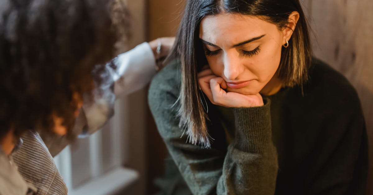 Découvrez les causes, les symptômes et les traitements du pincement de l'épaule, une affection courante qui peut entraîner des douleurs et une mobilité limitée. Apprenez des stratégies efficaces de soulagement et de récupération pour retrouver la force et la fonction de votre épaule.