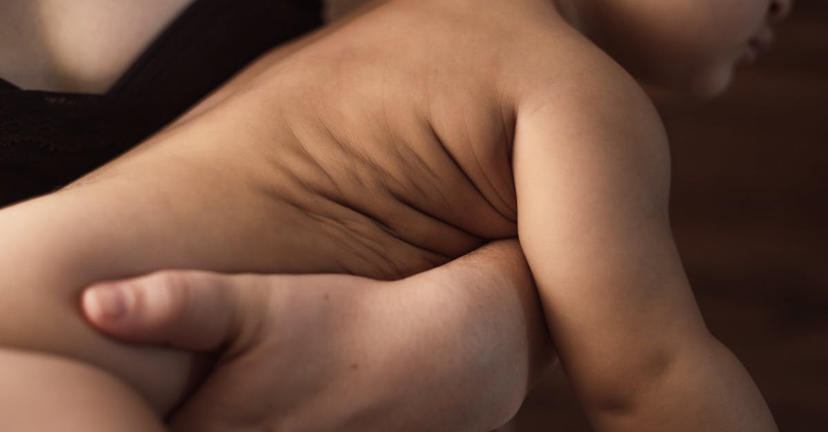 découvrez des conseils et des techniques essentiels pour soulever en toute sécurité afin de prévenir les blessures et assurer une manipulation efficace des marchandises dans divers environnements. Apprenez à soulever correctement et à rester en sécurité tout en effectuant vos tâches.