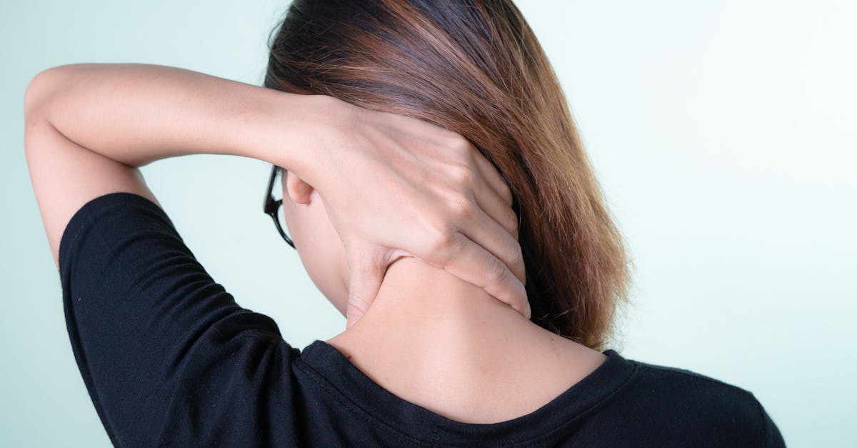 discover effective strategies to relieve shoulder blade discomfort. learn about common causes, treatment options, and preventative measures to alleviate pain and improve your overall well-being.