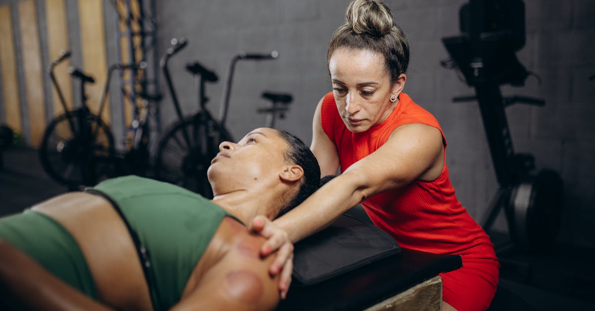 découvrez des exercices efficaces et des conseils pour améliorer la mobilité de vos épaules afin d'améliorer la flexibilité, la force et la mobilité globale. parfait pour les athlètes et les amateurs de fitness qui cherchent à prévenir les blessures et à optimiser leurs performances.