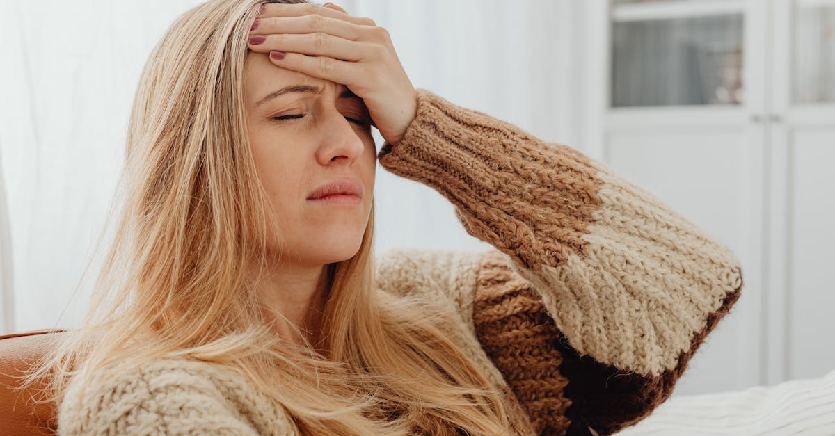 discover effective strategies to manage and alleviate migraine symptoms with our comprehensive guide. learn about causes, treatments, and lifestyle changes to improve your quality of life.