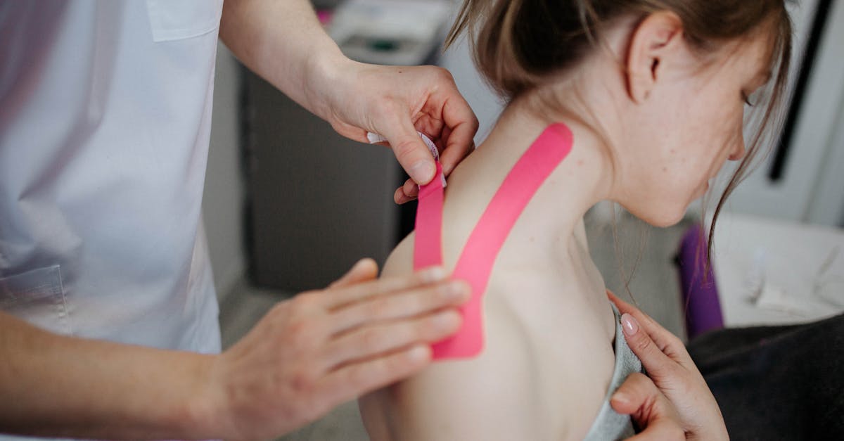 Cette approche non invasive est particulièrement efficace pour soulager la douleur chronique et les symptômes liés à des pathologies telles que les hernies discales et la sténose spinale. En réduisant la pression exercée sur les structures nerveuses et en optimisant la circulation des fluides autour des disques, la thérapie TAGMED peut accélérer la guérison tout en améliorant la qualité de vie des patients souffrant d'inconfort persistant. De nombreuses personnes constatent une diminution de la douleur, une amélioration de la mobilité et une capacité retrouvée à vaquer à leurs activités quotidiennes. Comparaison avec d'autres traitements