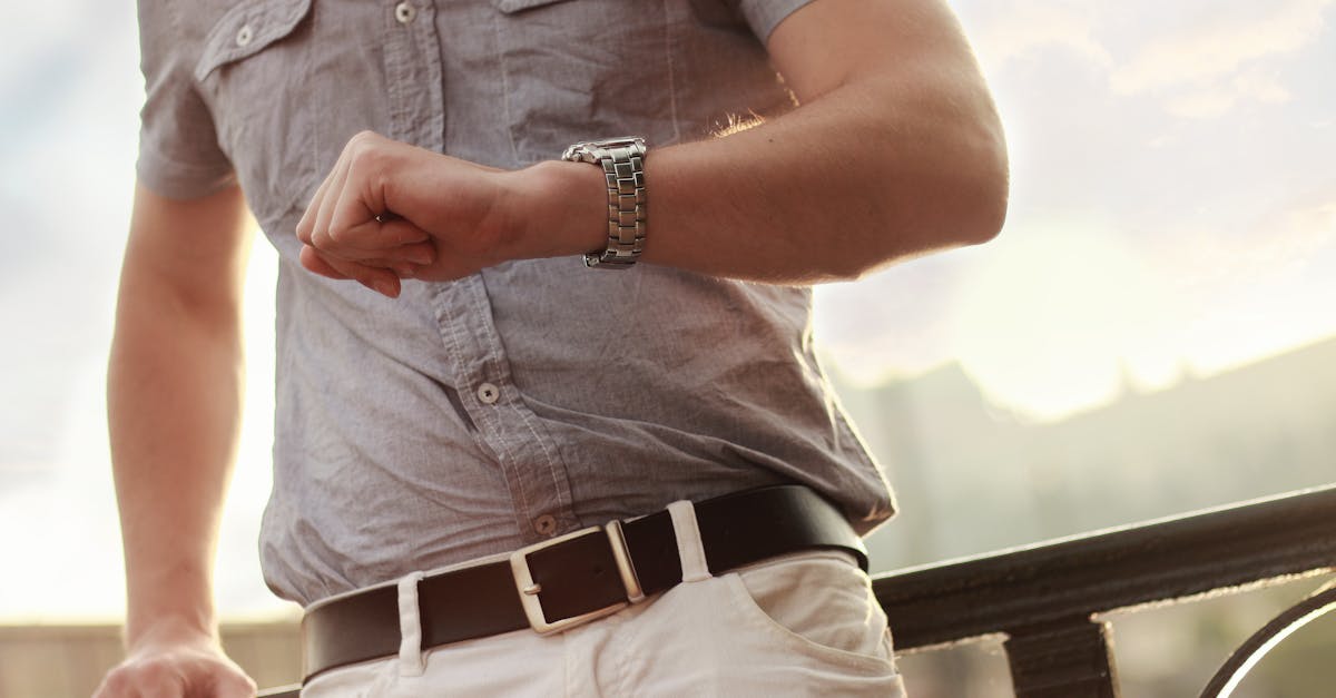 discover the causes, symptoms, and treatment options for rotator cuff injuries. learn how to prevent these common shoulder injuries and improve your recovery with expert insights and practical tips.