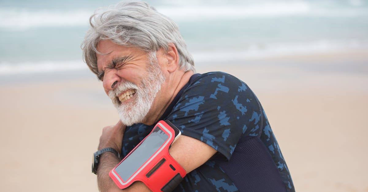 learn about shoulder blade pain, its causes, symptoms, and effective treatment options to relieve discomfort and improve your mobility. discover expert tips for prevention and management.