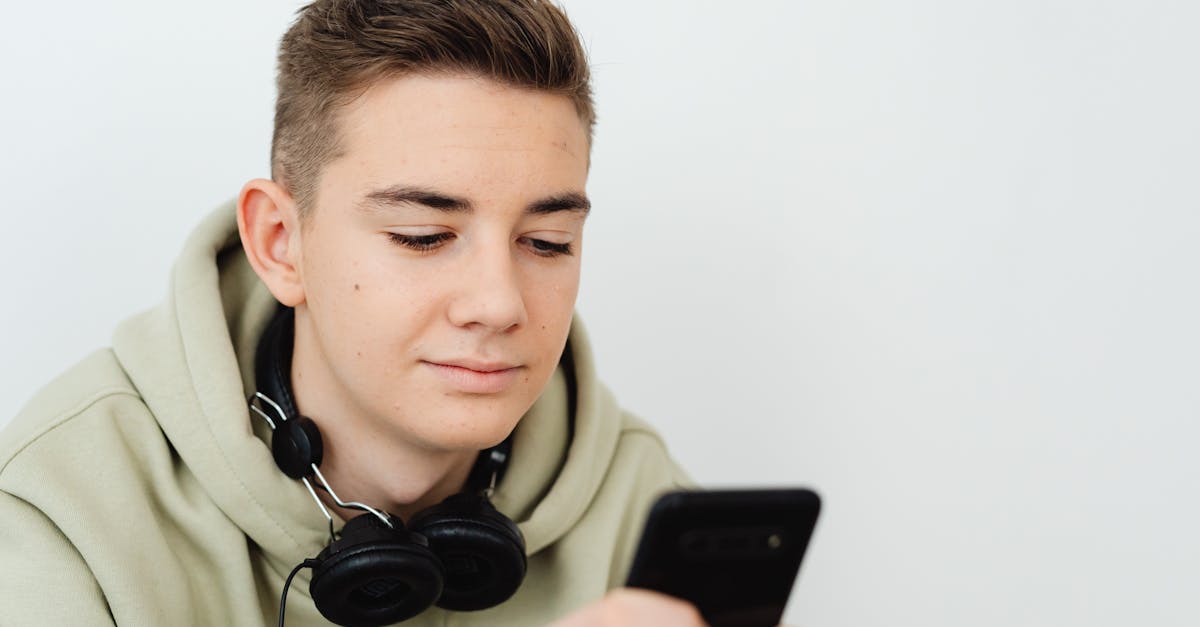 discover effective solutions and tips for alleviating tech neck discomfort caused by prolonged use of electronic devices. learn about stretches, ergonomic adjustments, and lifestyle changes to help improve your posture and reduce strain.