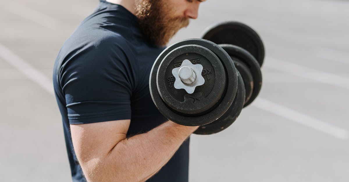 Intégrer des exercices spécifiques pour les douleurs du haut du dos à votre routine peut améliorer votre récupération et votre mobilité. Pensez aux activités suivantes :