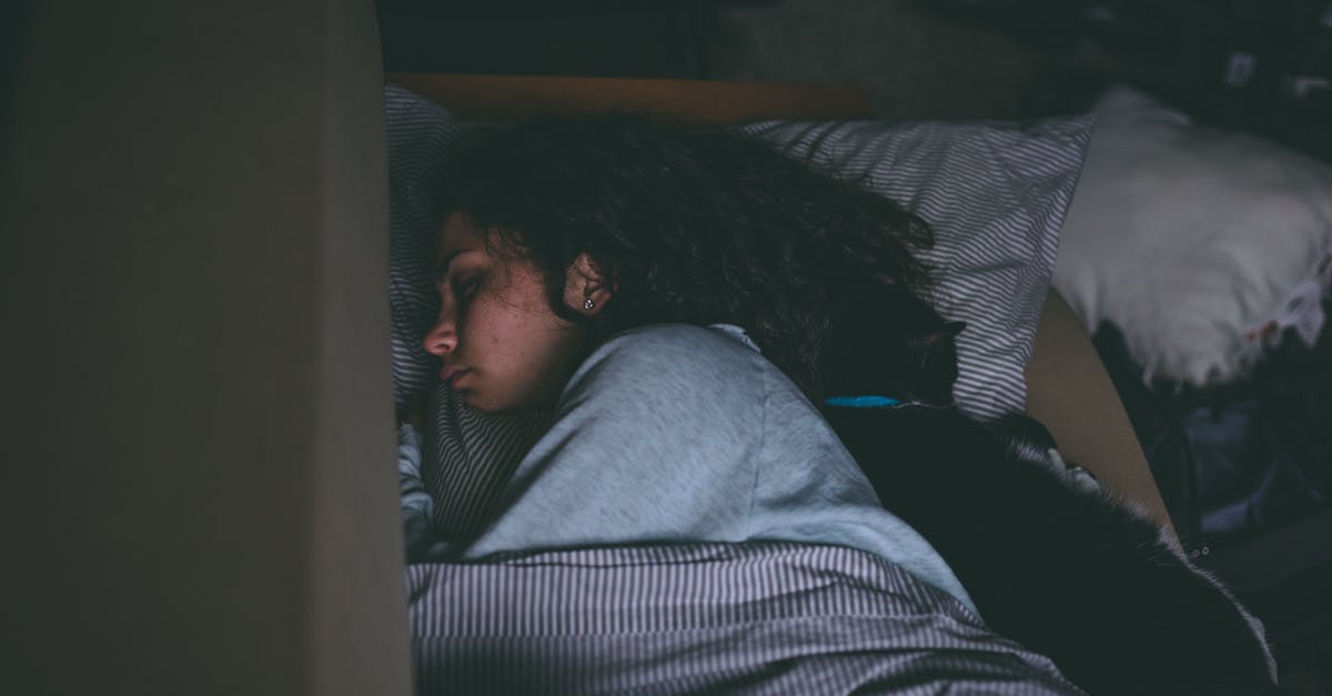 discover the best sleep positions for a restorative night's rest. explore the benefits and drawbacks of various sleeping styles, from back to side sleeping, to boost your sleep quality and overall health.