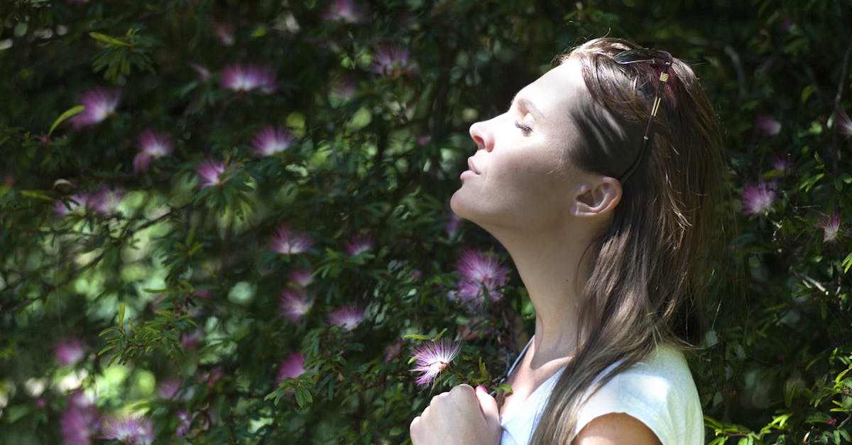 Améliore la concentration et la clarté mentale, aidant à gérer efficacement les symptômes de la migraine.