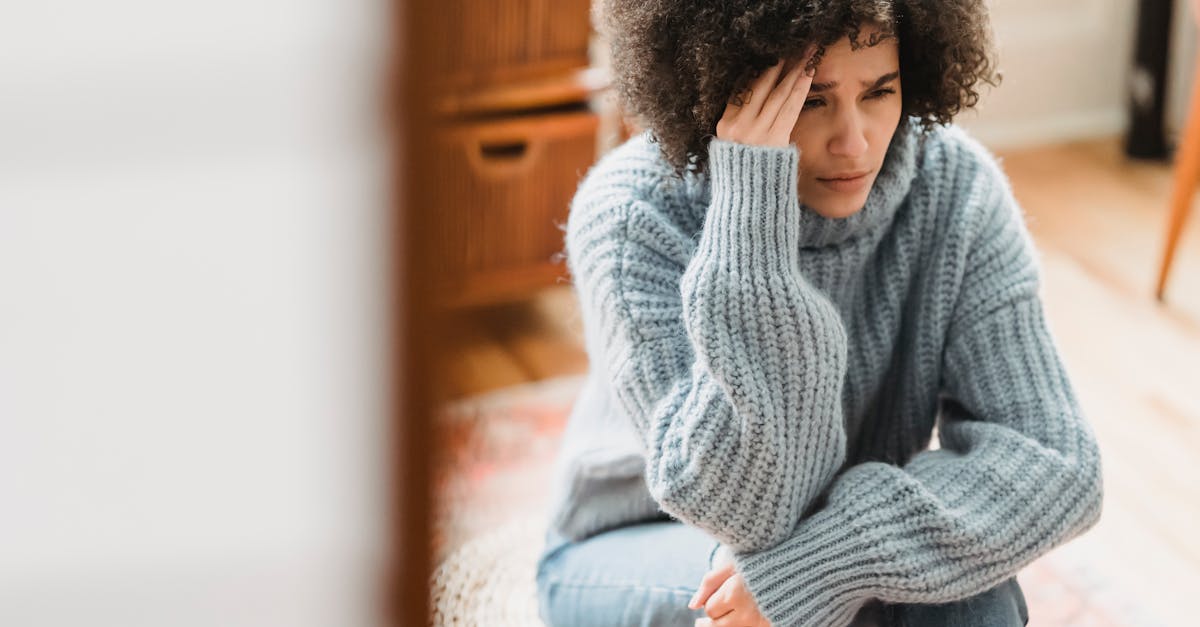 Évaluation régulière du stress comme facteur déclenchant des migraines.